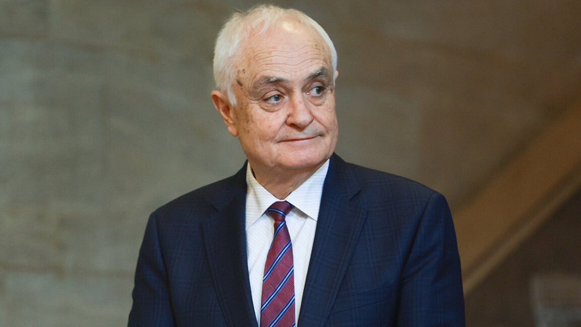 Министърът на отбраната Атанас Запрянов