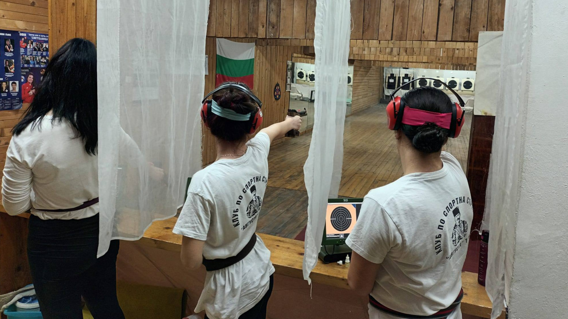 Стрелците ще участват в първенство...