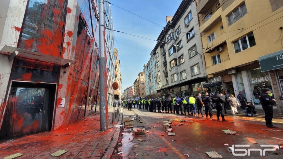 Четирима привърженици на "Възраждане" остават в ареста