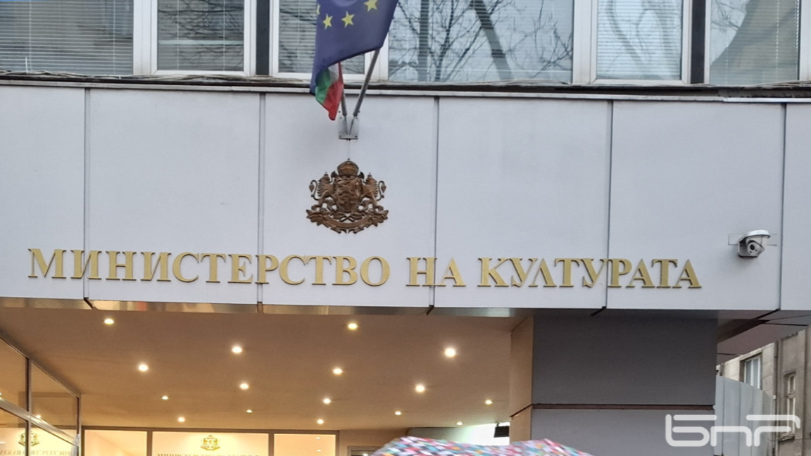 Диан Чобанов и Петър Влайков остават дир...