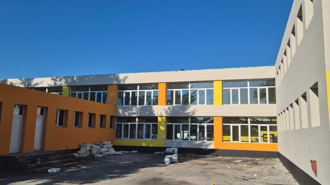 Обновяват детска градина в Търговище...