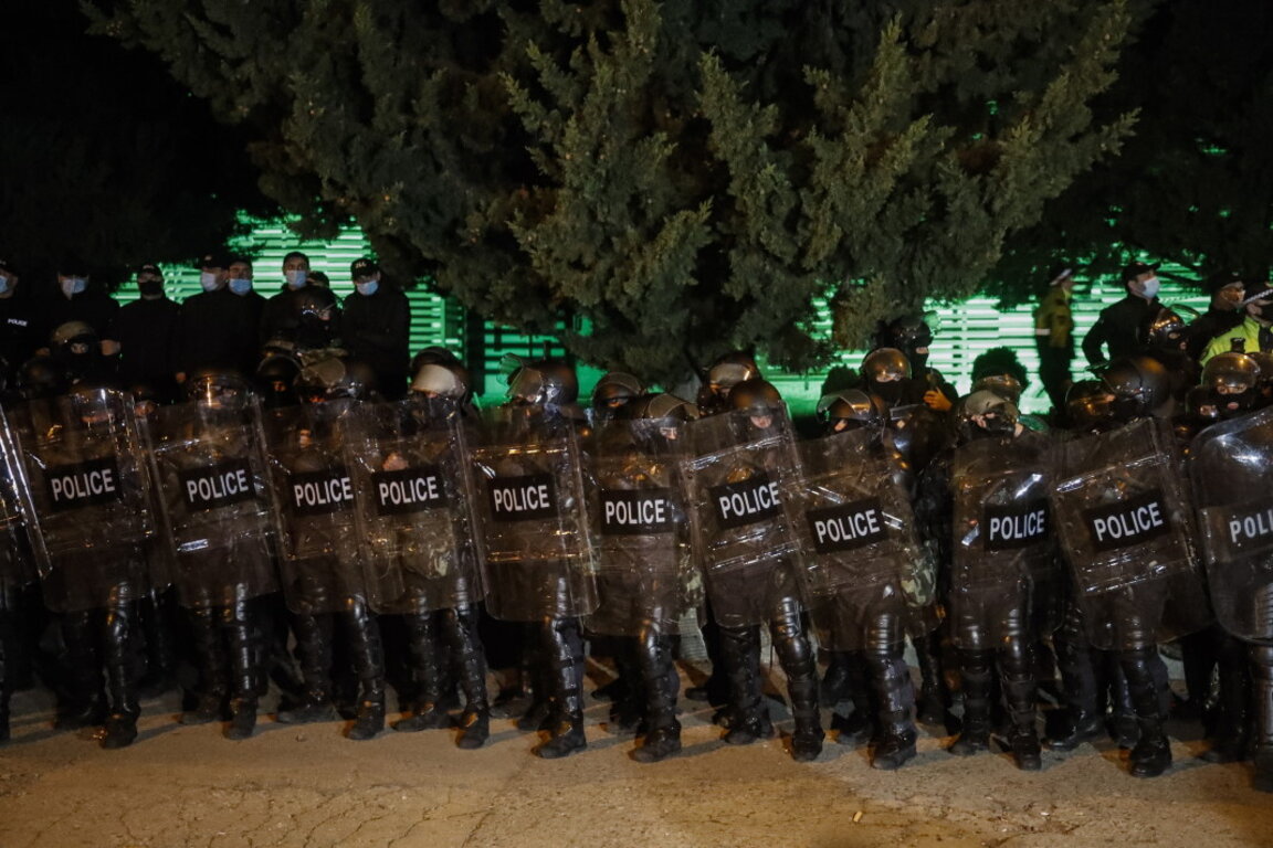 Сблъсъци в Грузия между полиция и протестиращи против закона за чуждите агенти