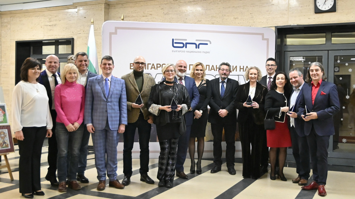 Дванадесет "Български посланици на култу...