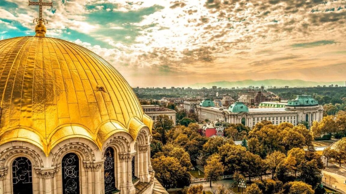 Едно десетилетие в 18 000 кадъра – София през погледа на Иван Шишиев