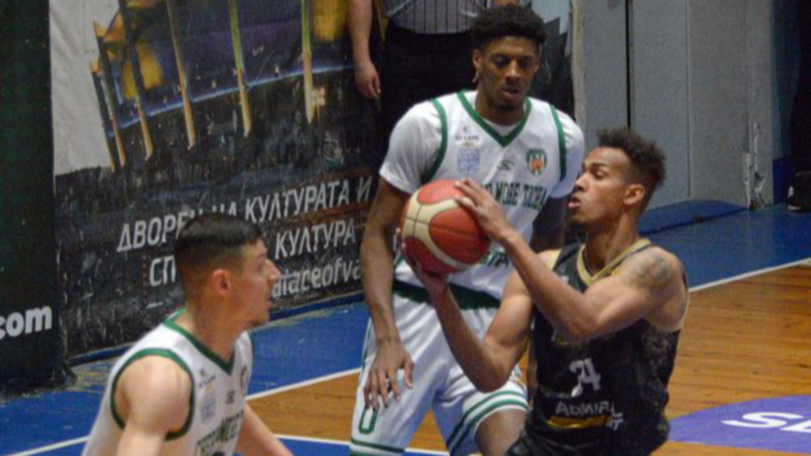 Берое надигра Левски, Локомотив спечели ...