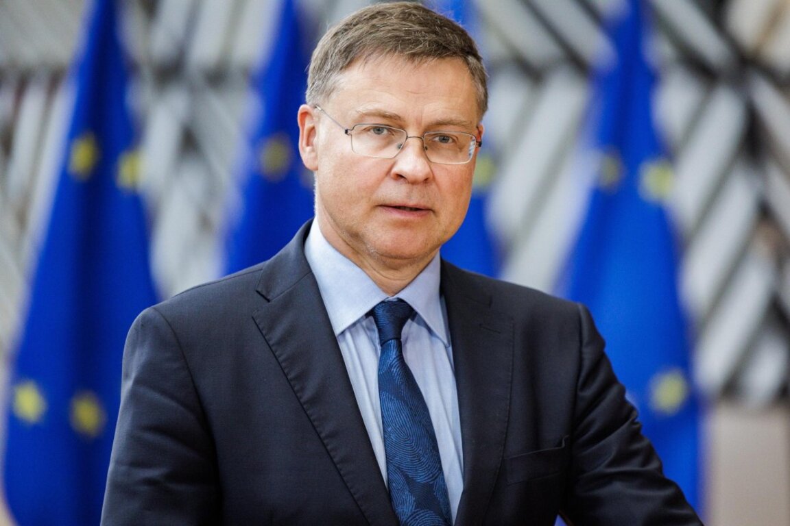 Валдис Домбровскис