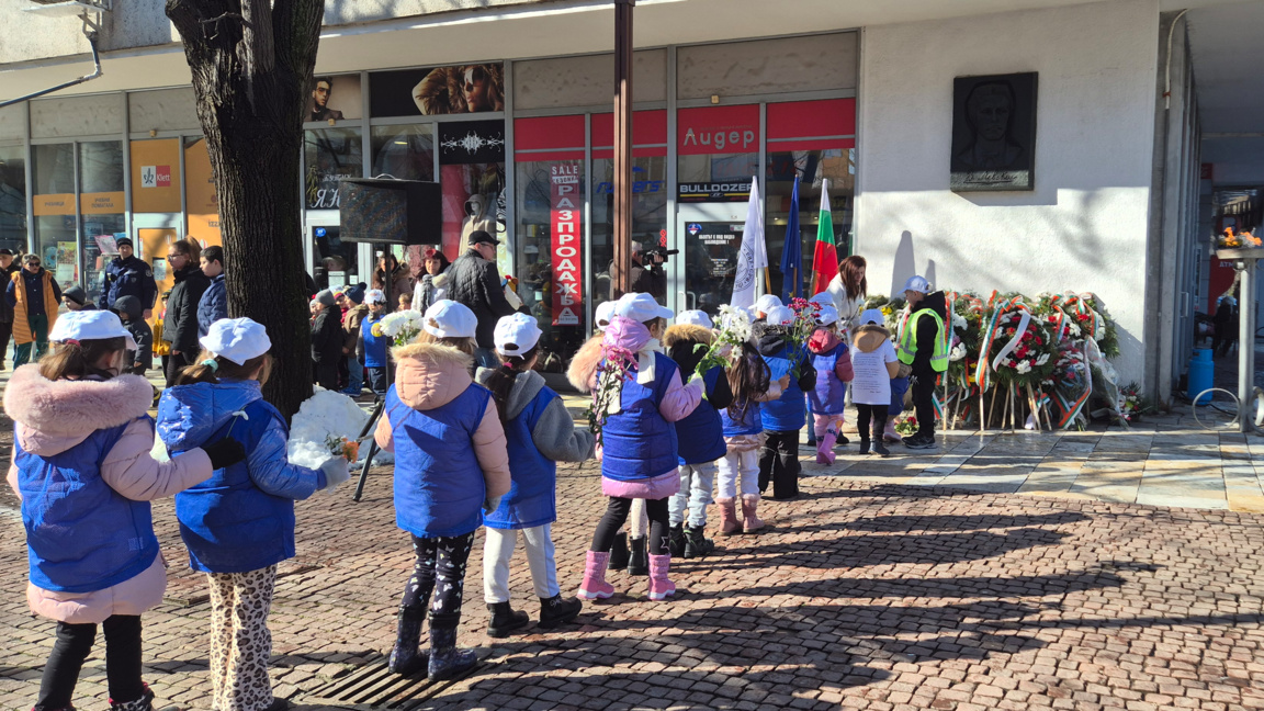 Търговище се поклони пред Левски...