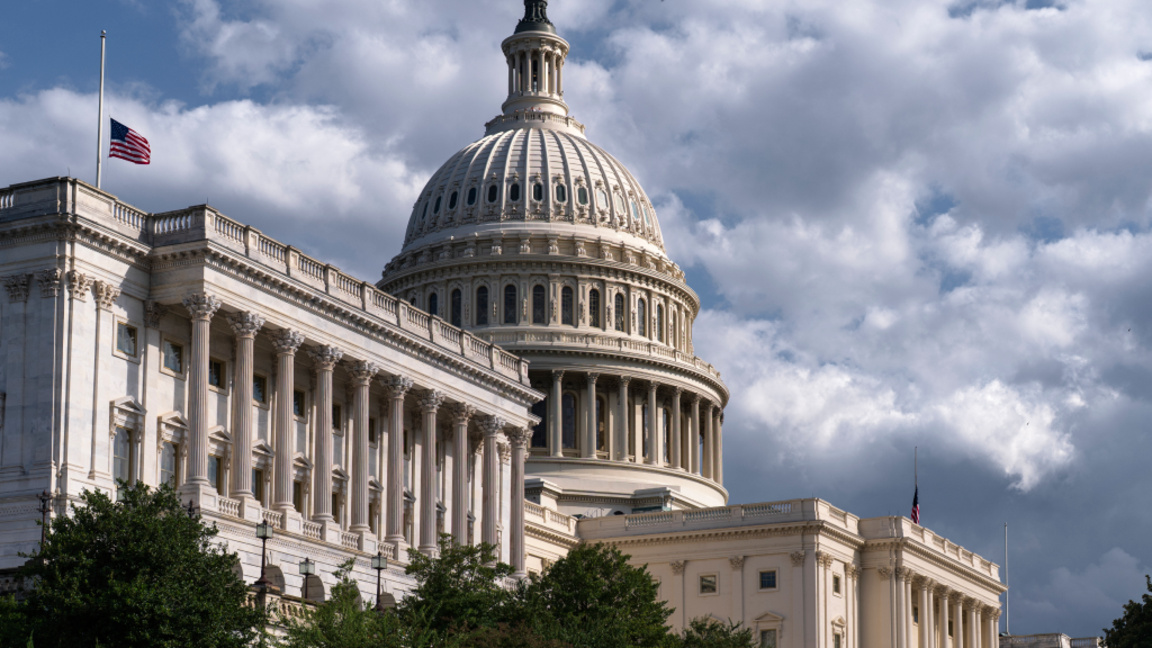 Разследват смъртта на 56 годишен българи...