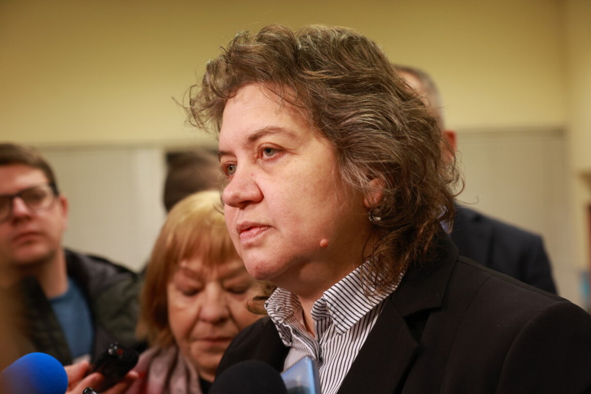 Председателят на Народното събрание Наталия Киселова дава изявление за медиите преди представянето на книгата си "Живата Конституция", 8 декември 2024 г.