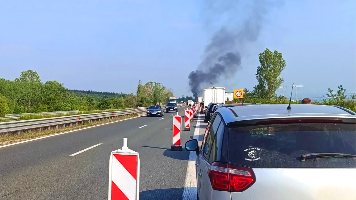 Автомобил се запали на АМ "Тракия" край ...