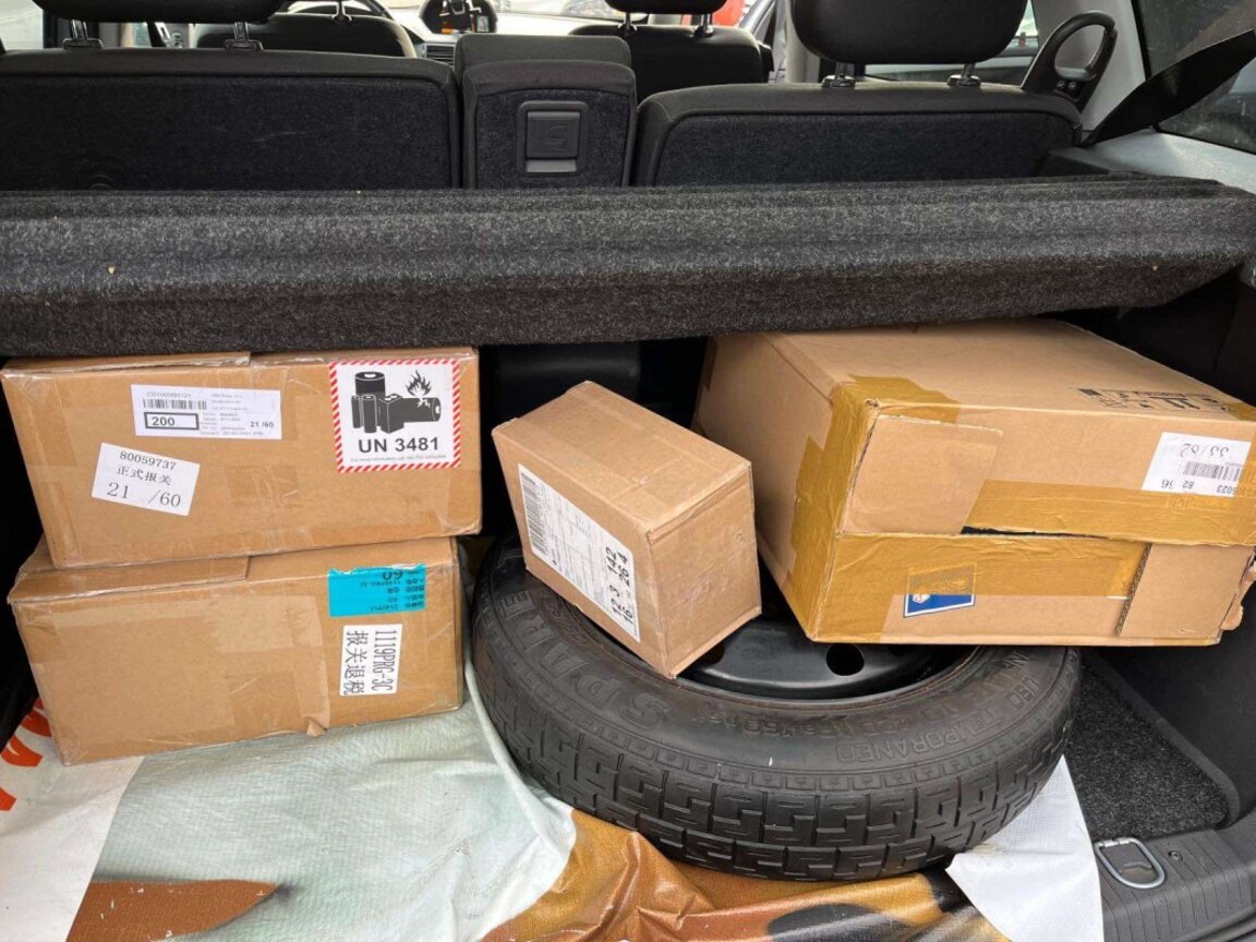 300 вейпа с различни субстанции иззеха столичните полицаи