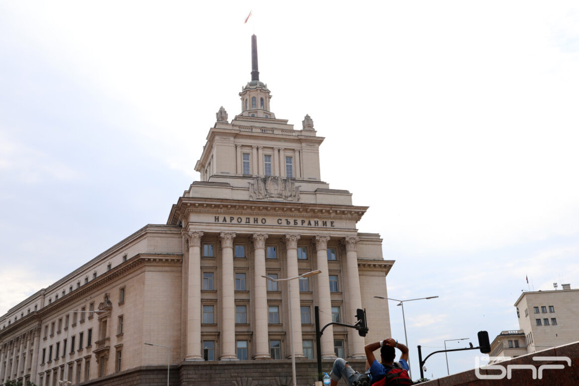 МЕЧ, подкрепени от "Възраждане" и "Величие" внесоха втория вот на недоверие към кабинета