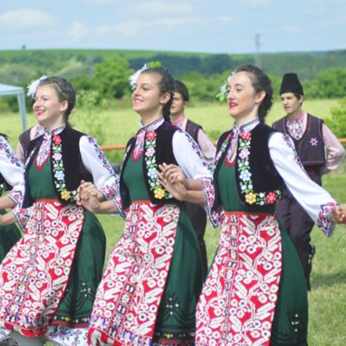 Народните танци...