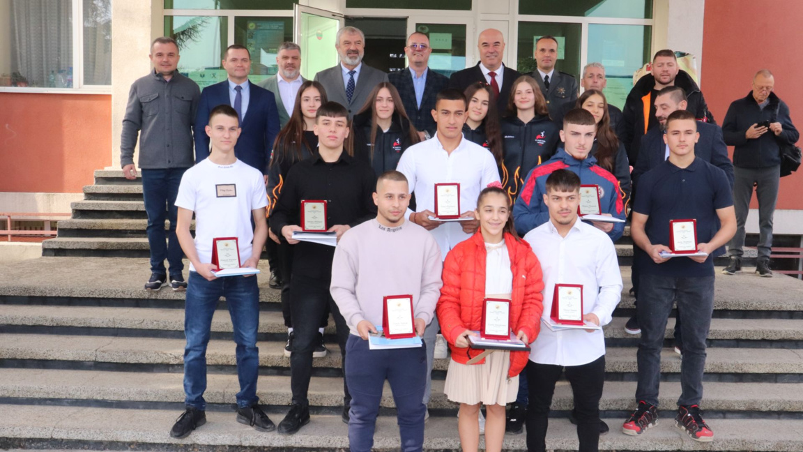 Награди за атлети от Спортно училище ...