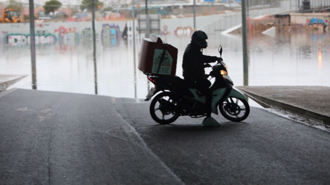 Силен вятър нанесе щети в Солун