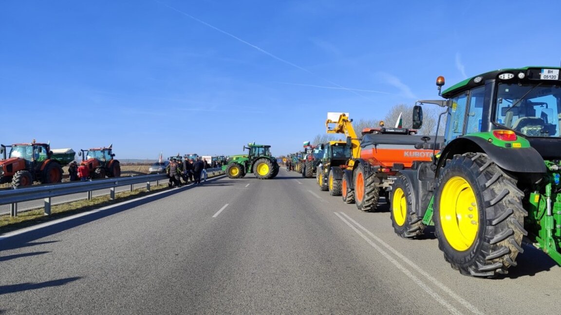 Земеделците в страната протестират втори ден