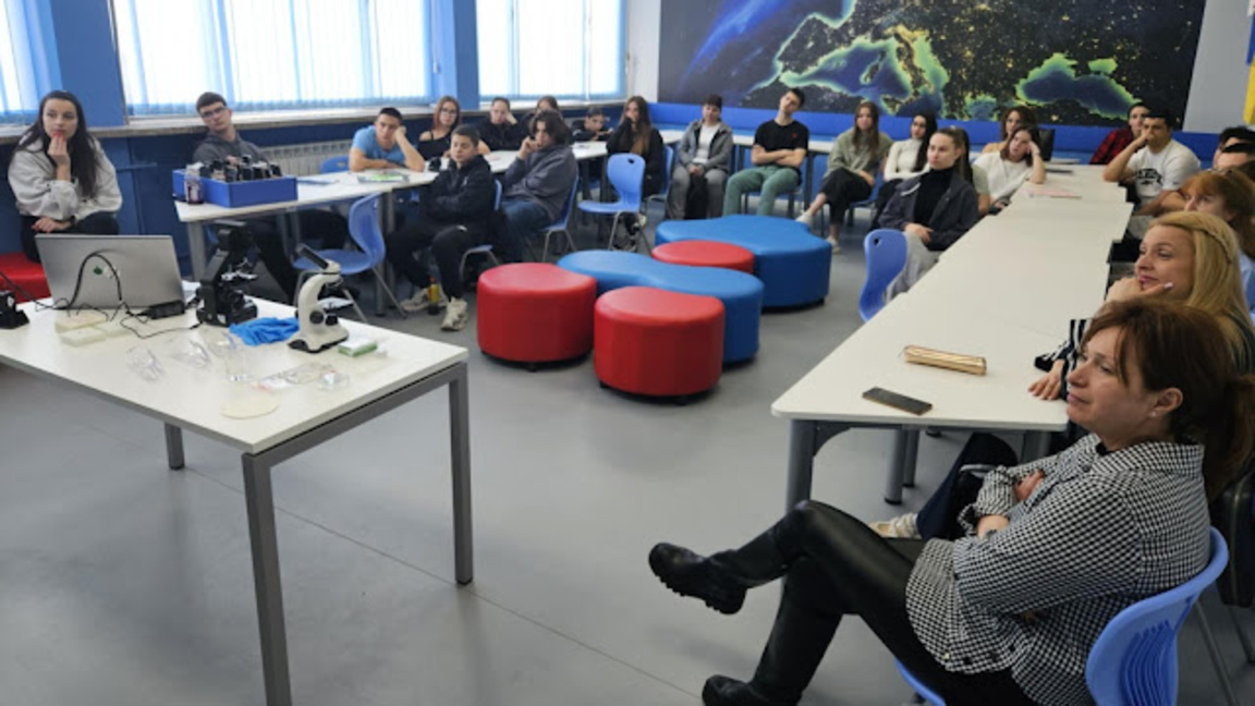 166-то спортно училище съчетава спорт и ...