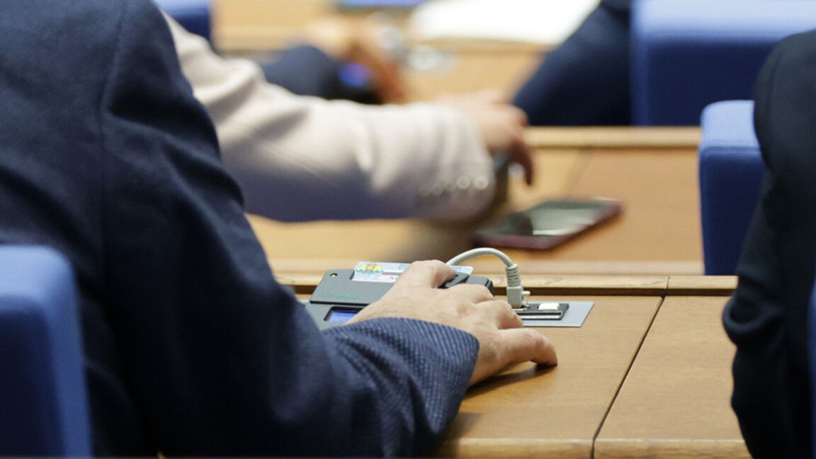 Кворум има, а в кулоарите – спречкване между "Възраждане" и ПП-ДБ