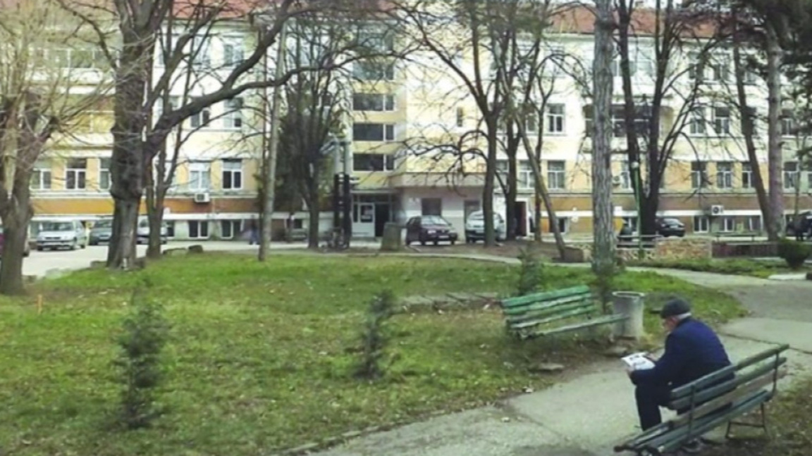 Временно коригират заплатите в силистренската болница