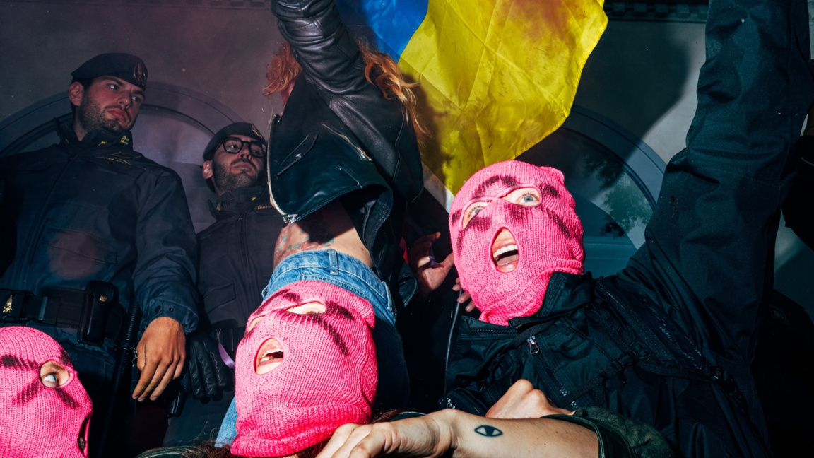 Pussy Riot и FEMEN окупираха руския павилион на Венецианското биенале