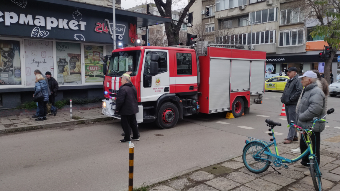 Тежка катастрофа във Варна, кола помете пешеходци край Колхозния пазар