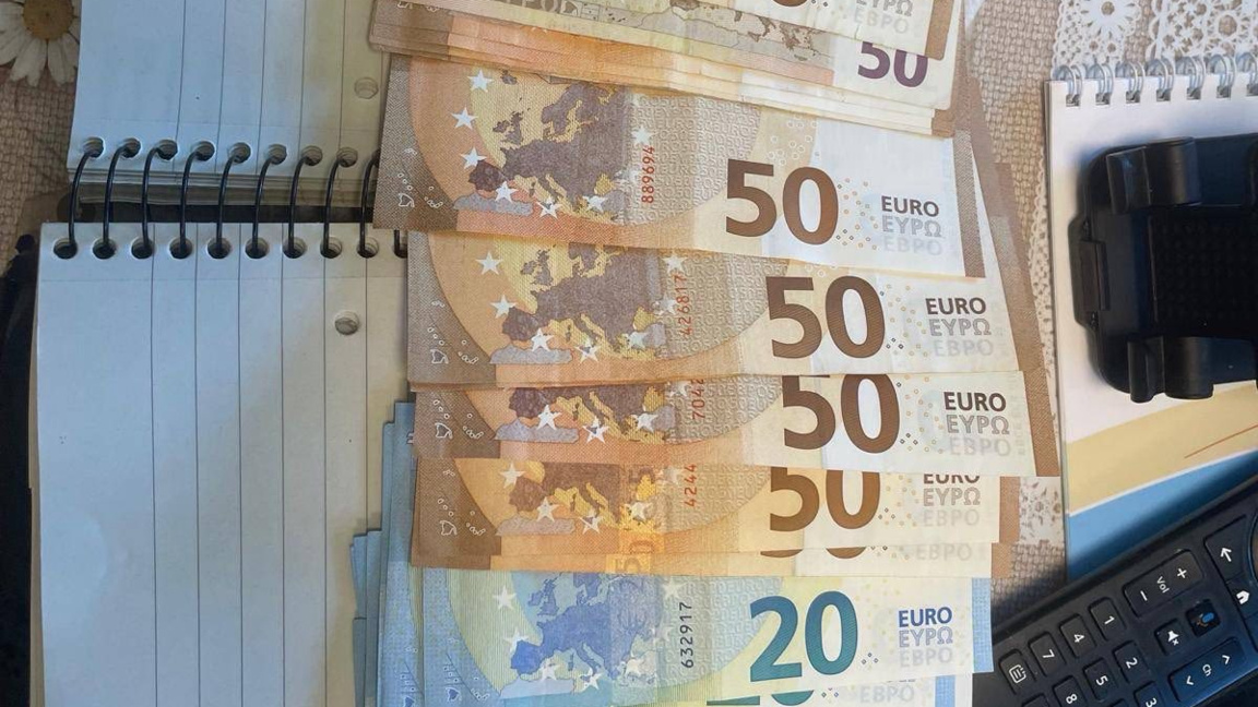 Трима задържани при акция срещу купуване...