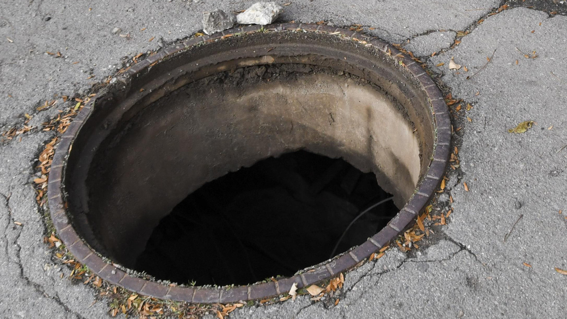 Обработват срещу вредители подлези, шахти и дерета във Варна (ГРАФИК)