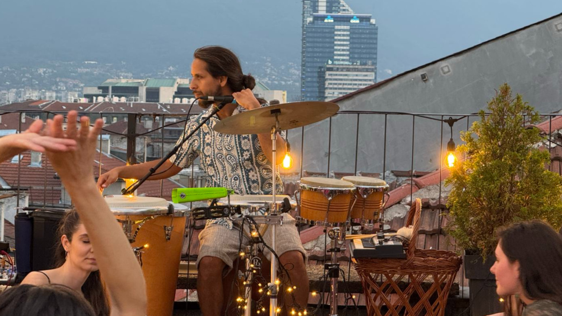 Пиеро Епифания – перуански музикант, композитор и мултиинструменталист, който живее в България вече 12 години.