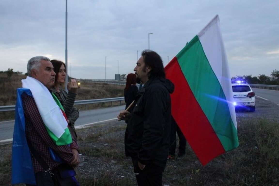 Миньори и енергетици блокираха пътища на няколко места в страната (обновява се)