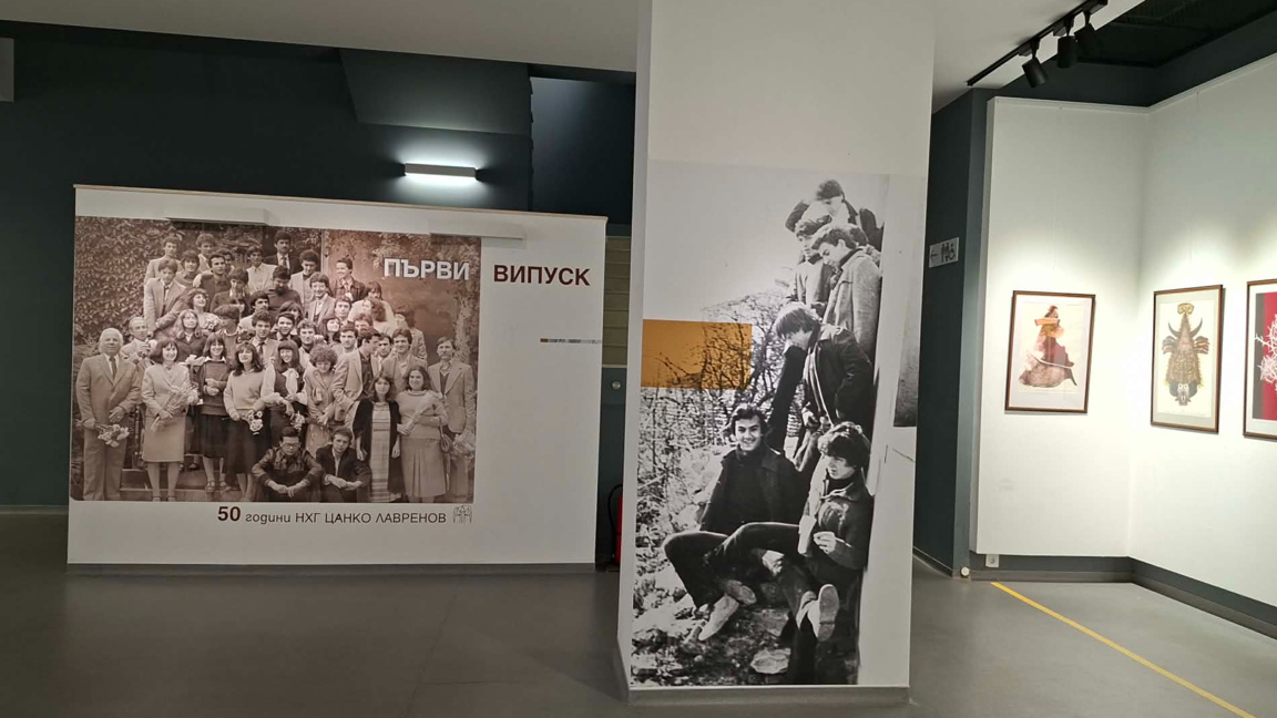 Изложба събира първия випуск на Художест...