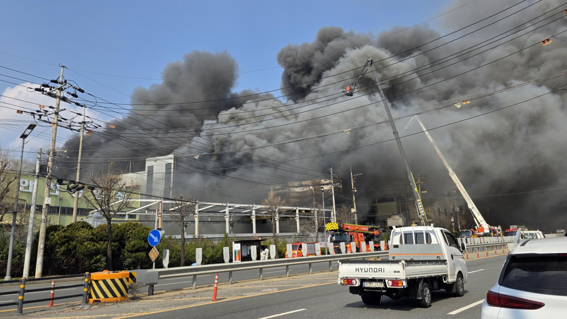 50 души са ранени при пожар в завод в Юж...