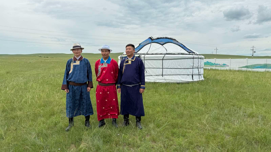 Във Вътрешна Монголия елените са нарцист...