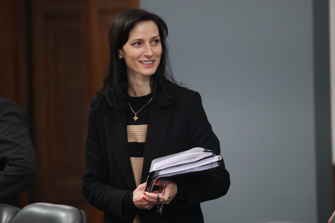 Вицепремиерът и външен министър Мария Габриел.