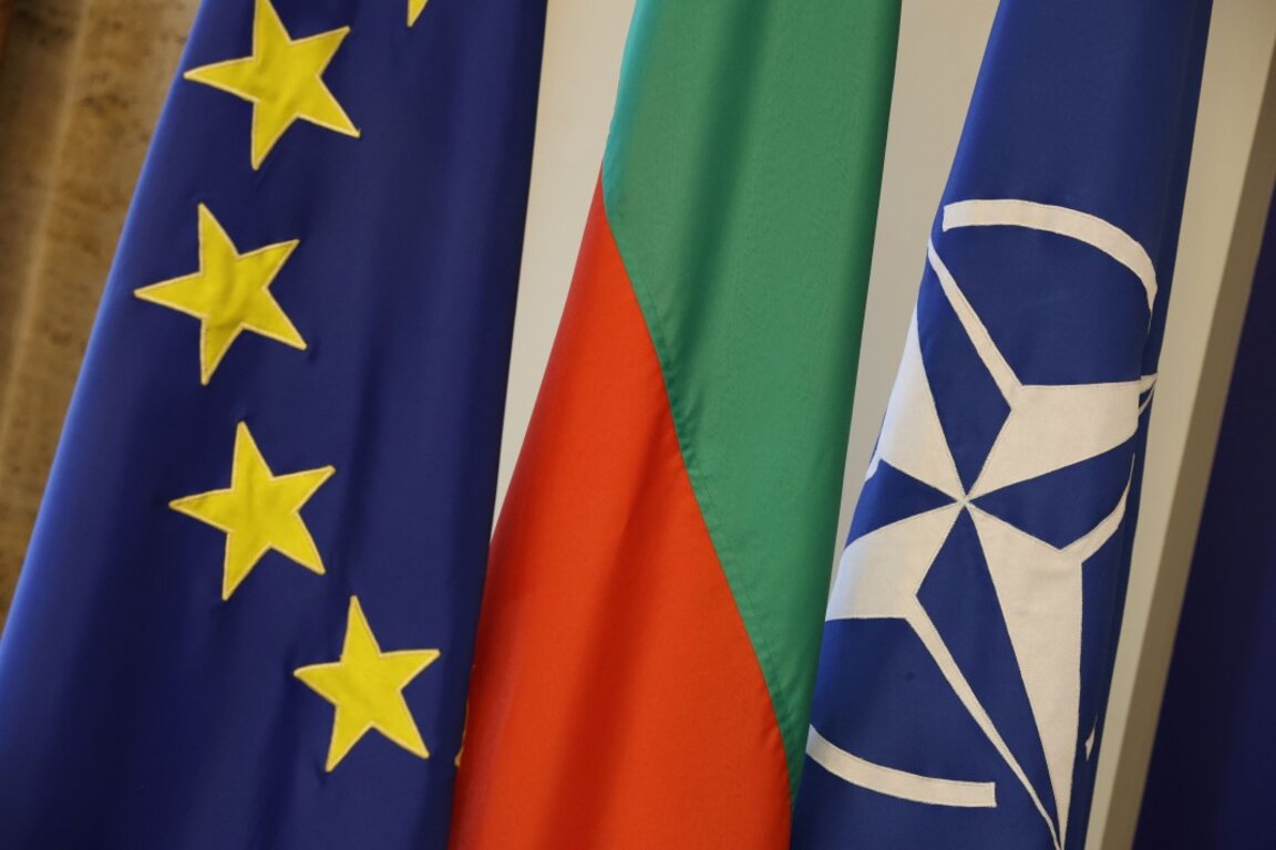 НАТО и ЕС поздравиха България за националния празник