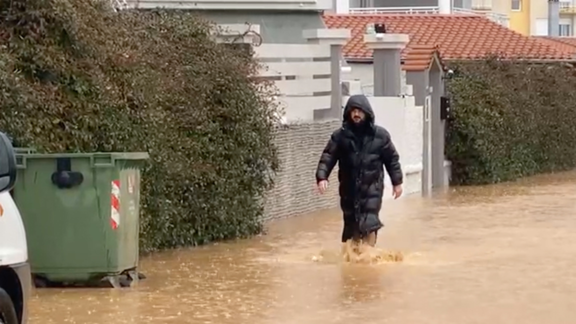 Наводнения в Северна Гърция след скъсана...