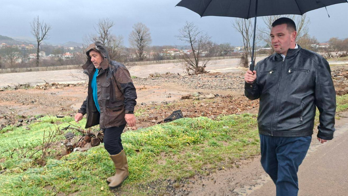 Областният управител Никола Чанев инспектира засегнатите от наводненията райони