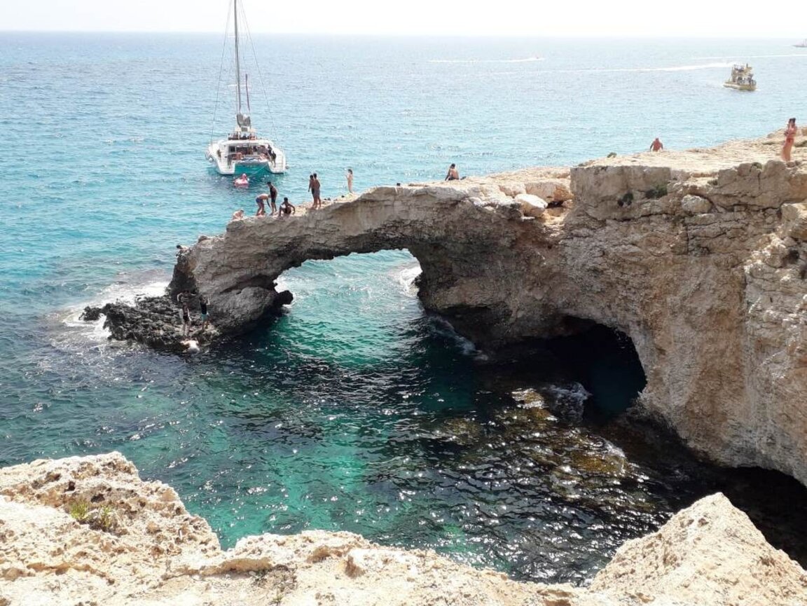 Агия Напа е първата туристическа дестинация в Кипър, въведела достъпен дигитален екскурзовод с изкуствен интелект