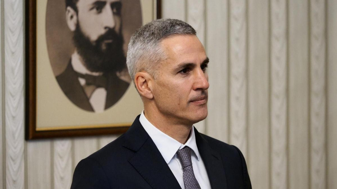 Андрей Гюров прие мандата за съставяне на служебен кабинет.