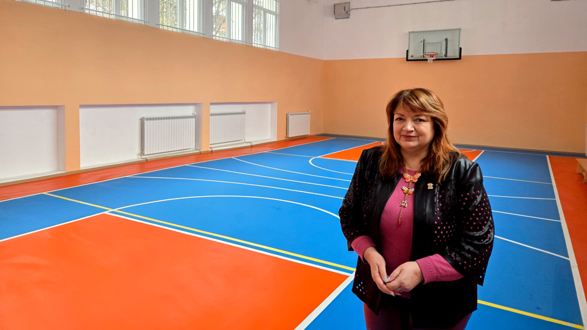 В нов физкултурен салон ще спортуват уче...