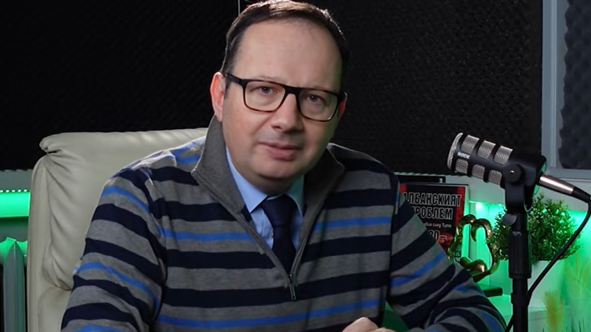 Счупеното стъкло е отражение на отношени...