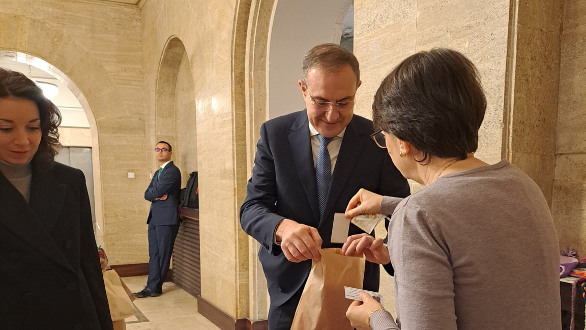 Базар "Коледа с кауза"