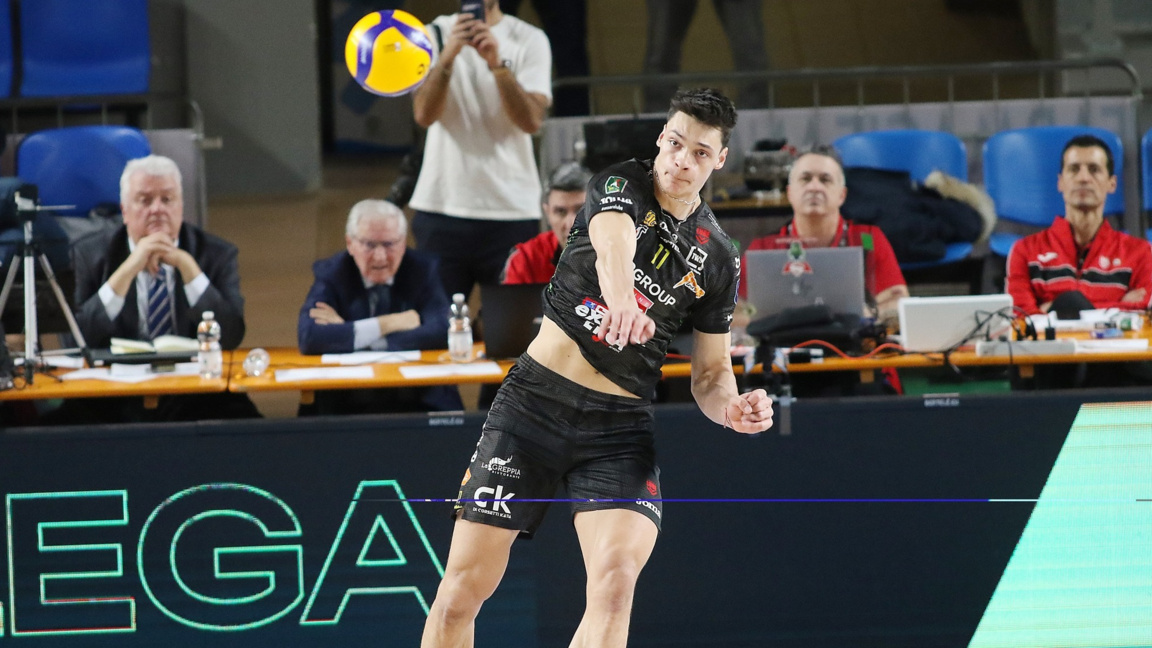 Александър Николов с 26 точки при драмат...