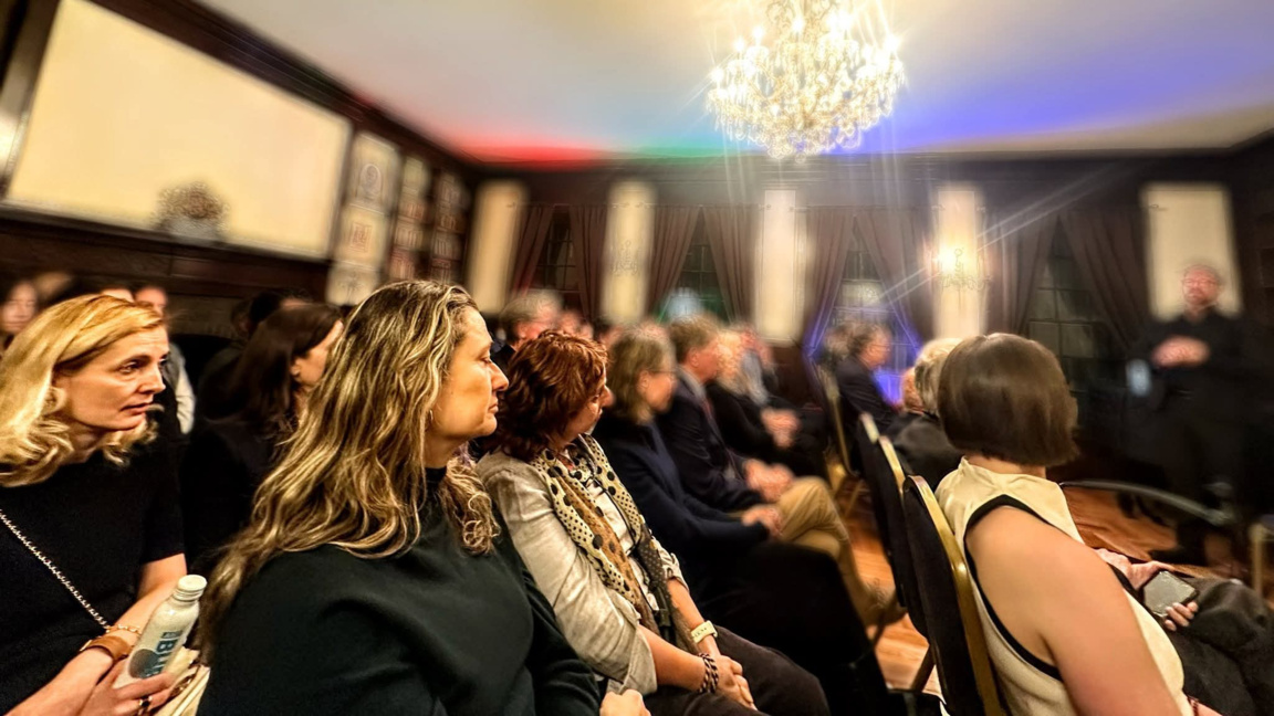 В Ню Йорк се събраха завършилите Америка...