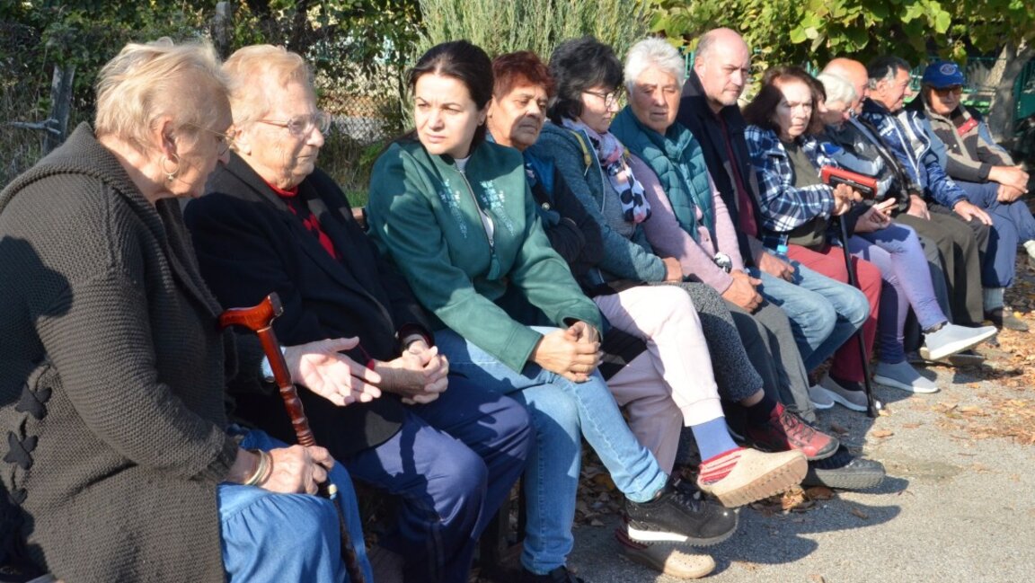 Росица Кирова от ГЕРБ-СДС се срещна с жители на село Генерал Мариново