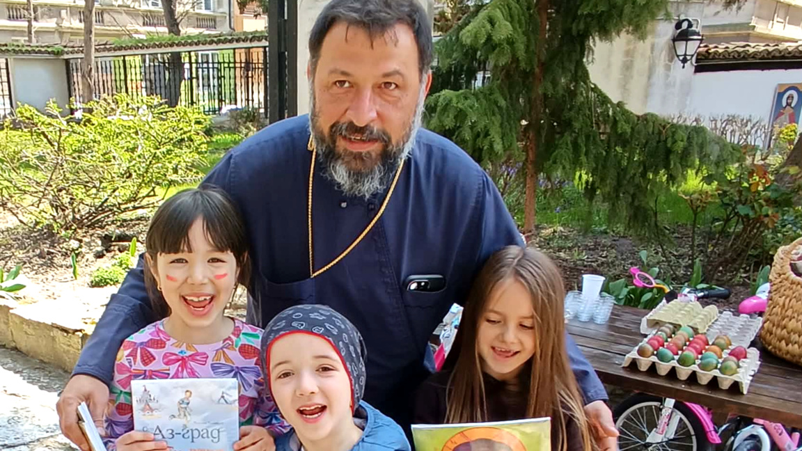 Детски усмивки и великденско настроение:...