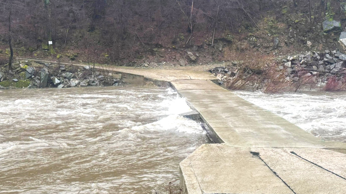 Мостът до Китница е проходим, отмениха ч...