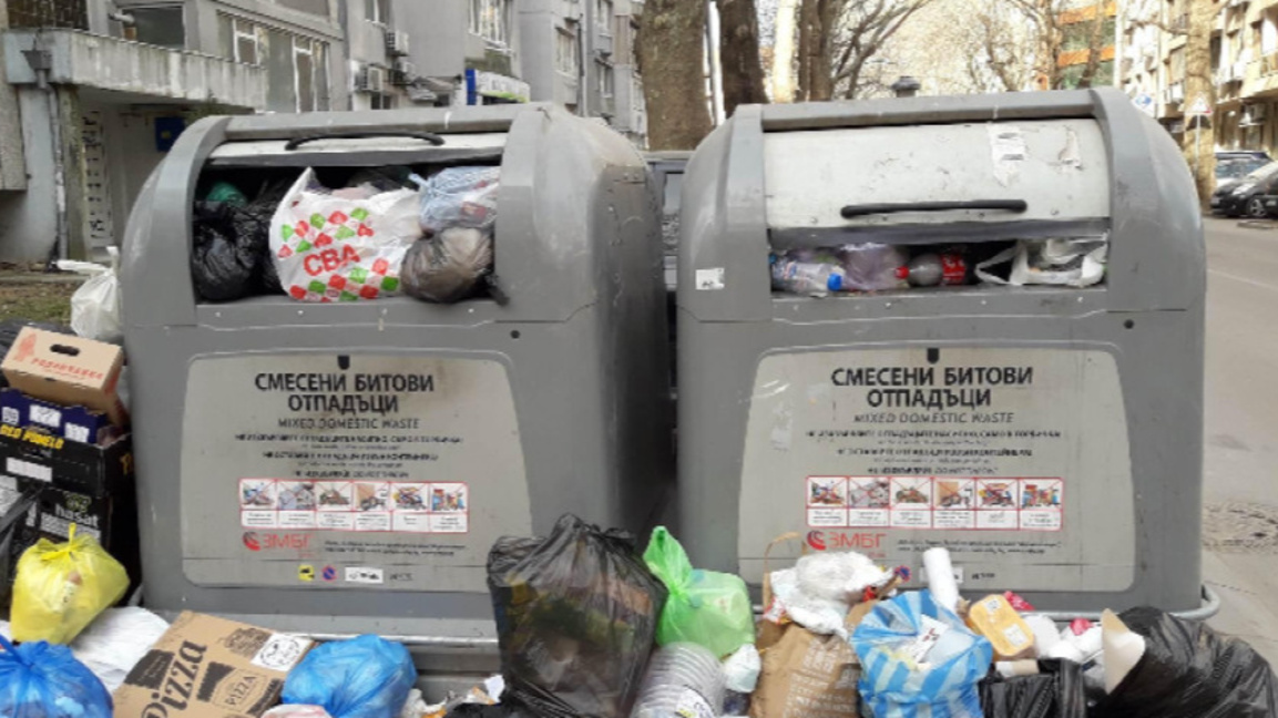 Дежурни екипи ще следят за препълване на...