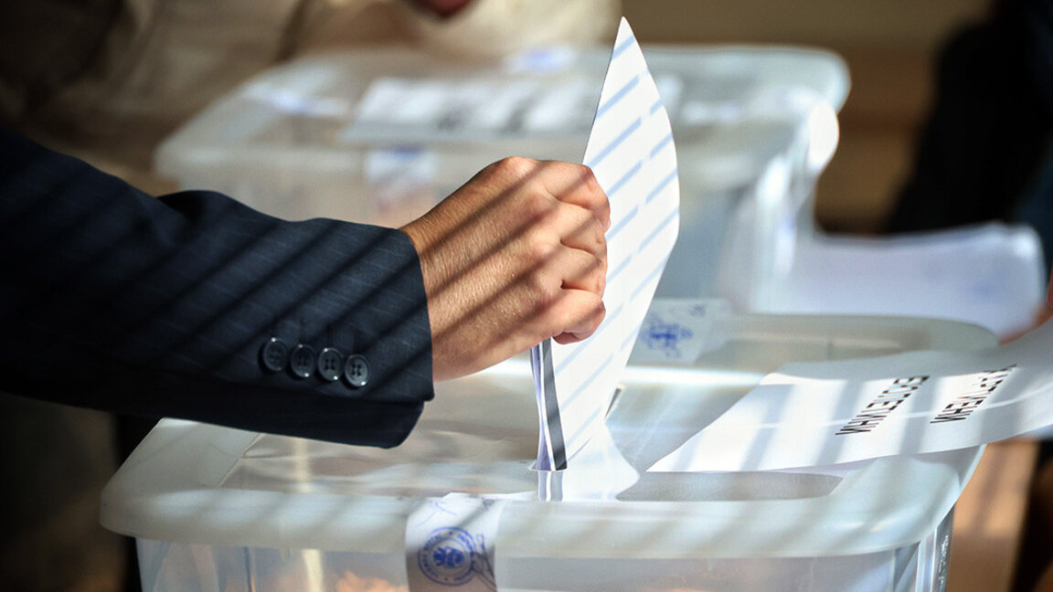 "Информационно обслужване" трябва да предаде на ЦИК преизчислените изборни резултати