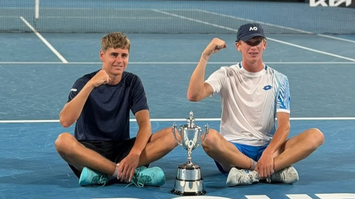 Кисимов (вляво) и Дойг с купата.