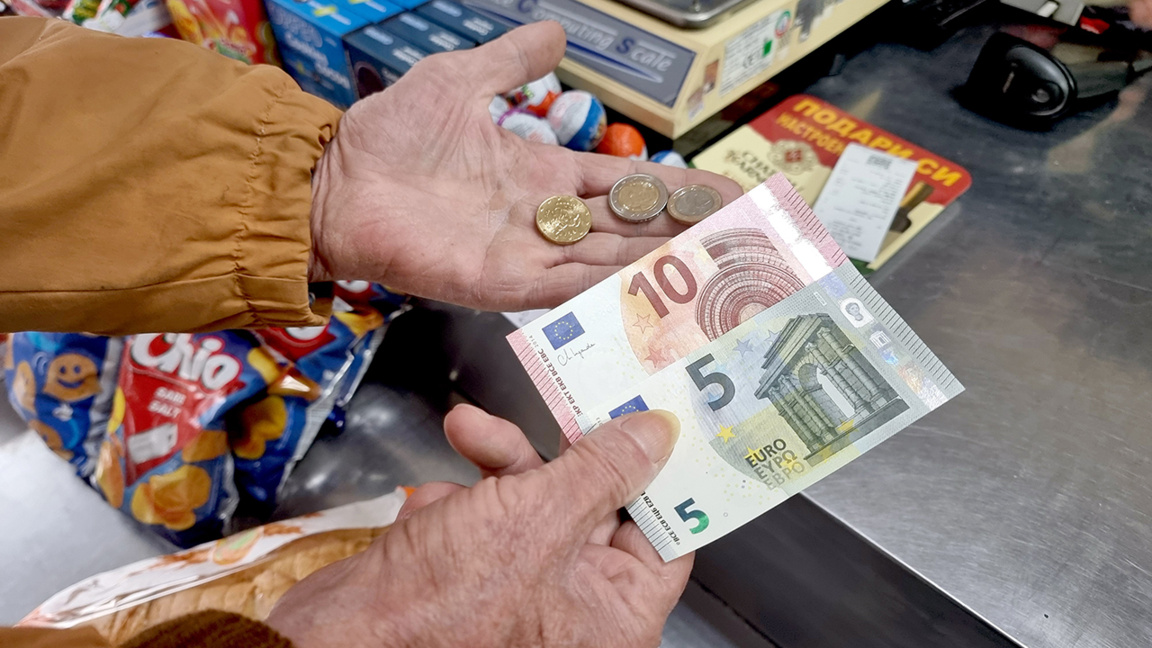 От 1 февруари плащаме само с евро